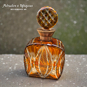 Garrafa Licoreira em Cristal Doublé Âmbar com Gargalo em Bronze