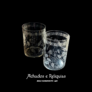 Par de Copos Vintage em Cristal Translúcido Francês Saint-Louis com Gravação Floral