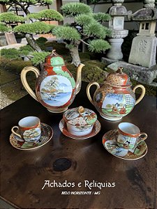 Jogo de Chá Japonês Policromado - Poesia e Tradição Oriental em Porcelana