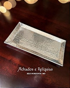 Bandeja Retangular em Metal Martelado - Reflexos Artesanais e Sofisticação Indiana