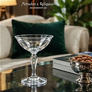 Taças de Licor Baccarat - Elegância Francesa em Cristal Lapidado