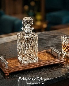 Garrafa Mappin & Webb - Relíquia Inglesa em Cristal Lapidado com Suporte de Madeira