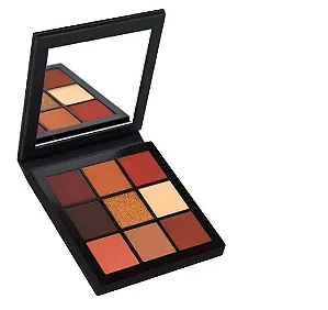 Paleta com 9 sombras em tons quentes, alta pigmentação