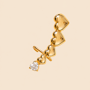 BRINCO EAR HOOK COM CORAÇÕES DEGRADE EM OURO 18K