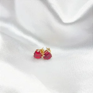 BRINCO PEQUENO CORAÇÃO COM PEDRA VERMELHA EM OURO 18K