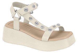 Sandalia Beira Rio Com Tachinhas Fechamento Em Velcro Branco Off