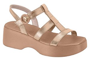Sandália Flat Moleca Com Tiras Frontal E Fivela Metalizada Ouro Rosado/Nude
