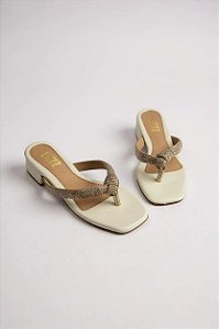 Tamanco Moleca  Com Salto Médio E Tira Nó Estilo Rasteira Confortável  Branco Off