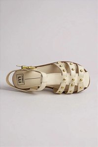 Sandália Moleca Com Tachas Douradas Confortável E Estilosa Para O Dia A Dia Branco Off