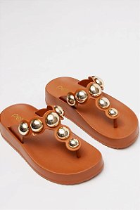 Chinelo Petite Jolie Rasteira Com Detalhes Dourados E Solado Confortável  Doce De Leite