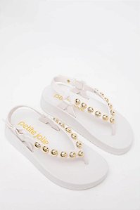 Sandália Petite Jolie Branca Com Tiras E Detalhes Metálicos Dourados, Conforto E Estilo Para O Dia A Dia White