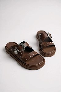 Papete Moleca Com Tachas E Fivela Metálica Confortável E Estilosa Chocolate