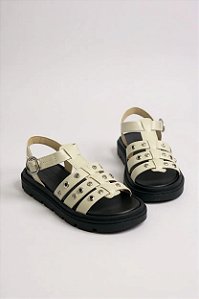 Sandália Rasteira Moleca Com Tachas E Solado Tratorado Confortável Branco Off