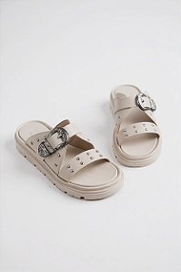 Papete Moleca Com Tachas E Fivela Metálica Confortável E Estilosa Branco Off