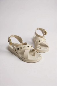 Sandália Moleca Com Tiras Cruzadas E Detalhes Em Ilhós Dourado Branco Off