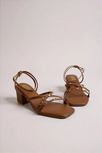 Sandália Com Salto Médio Littz Com Detalhes Metálicos E Tiras Finas  Caramelo