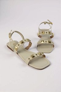Sandália Rasteira Littz Com Tachas Douradas - Conforto E Estilo Off White