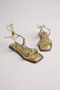 Sandália Rasteira Littz Com Amarração E Tachas  Conforto E Estilo  Ouro