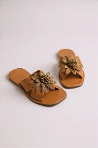 Sandalia Rasteira Feminina Com Flor Dourada Marrom Linho