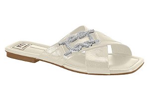 Sandalia Rasteira Feminina Com Tiras Cruzadas E Fivela Brilhante Branco Off