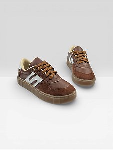 Tênis Casual Feminino Com Recortes E Cadarço Marrom
