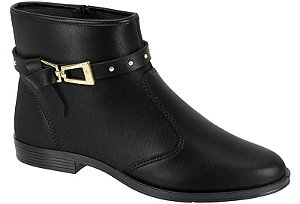 Bota Moleca Cano Curto Fivela Dourada Detalhes Em Tiras Preto