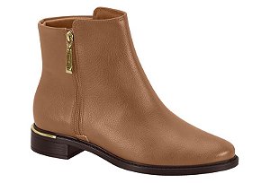 Bota Vizzano Cano Curto Com Zíper Dourado E Salto Baixo Caramelo