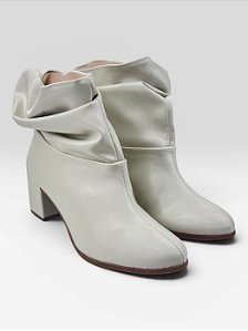 Bota Cano Curto Salto Bloco Confortável  Branco Off