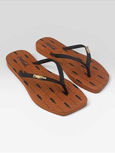 Chinelo Coca-Cola Estampado Com Detalhe Metálico Marrom