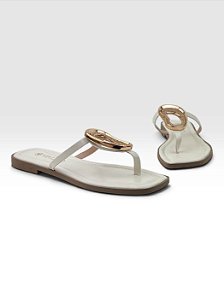 Sandalia Rasteira Via Uno Com Detalhe Metalizado  Off White