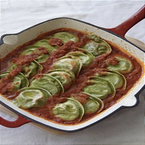 Sorrentino de Espinafre com Gorgonzola ao Molho Pomodoro