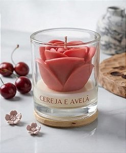 Vela Aromática com flor 180g, Cereja e Avelã.