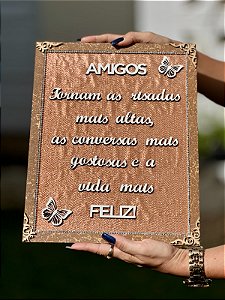 Quadro Frase | Amigos tornam as risadas mais altas, as conversas mais gostosas e a vida mais feliz! #002