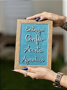 Quadro Decorativo | “Entrego, Confio, Aceito, Agradeço”