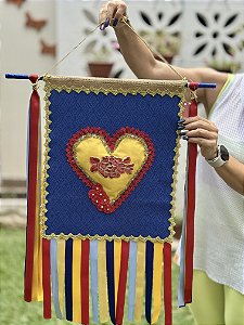 Estandarte M Coração Amarelo | 44cm x 36cm