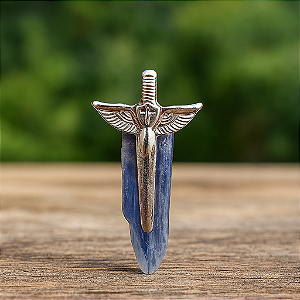 Amuleto SÃO MIGUEL ARCANJO de Cianita Azul - A Pedra Celestial de Proteção e Coragem