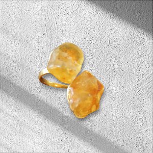 Anel Dourado em Aço Inox Ajustável com Âmbar – Biojoia de Proteção e Vitalidade