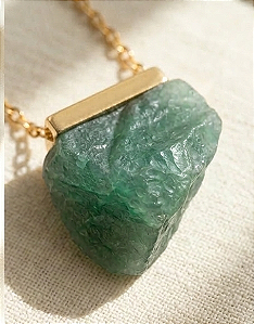 Amuleto Cura, colar com quartzo verde.