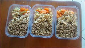 Carne Moida Patinho, macarrão integral, feijão e legumes