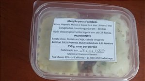 Peito de Frango Grelhado, macarrão integral, feijão e legumes