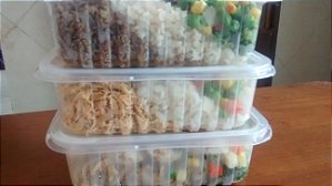 Filé  de peixe no bafo, macarrão integral, feijão e legumes