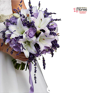 Buquê para Noivas em Rosas Lilás e Lírios Brancos - Natural