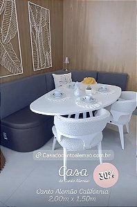 Conjunto Banco Califórnia 2,0m X 1,50m / Mesa Orgânica 1,40m X 0,90m em MDF branco com base em aço carbono branco / Duas cadeiras Eloise boucle