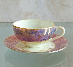 Xícara de Café com pires em porcelana (antiguidade / raridade / relíquia / antiquário)