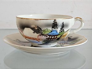 Xícara de café com pires em porcelana japonesa (antiguidade / raridade / relíquia / antiquário)