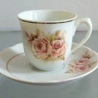 xícara de café em porcelana (antiguidade / raridade / relíquia / antiquário)