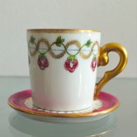 xícara de café com pires em porcelana (antiguidade / raridade / relíquia / antiquário)