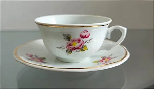 xícara de café em porcelana (antiguidade / raridade / relíquia / antiquário)
