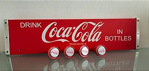 cabideiro em madeira coca cola