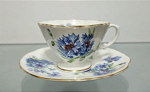 xícara de café com pires em porcelana (antiguidade / raridade / relíquia / antiquário)